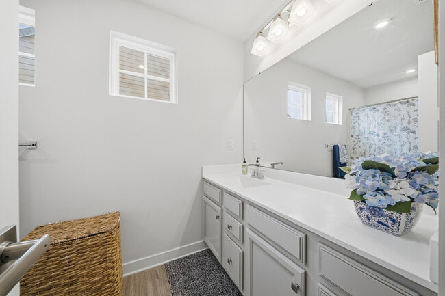 Building Photo - 1617 Catbird Ln