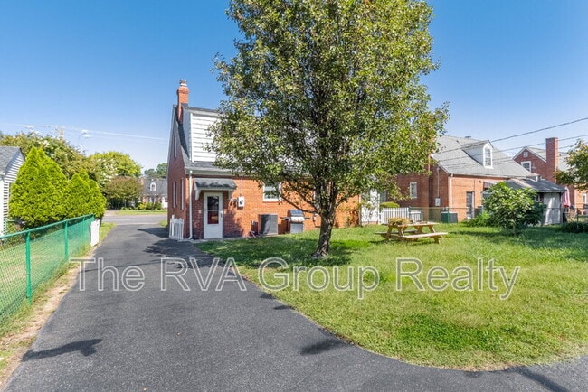 Building Photo - 2415 Dumbarton Rd