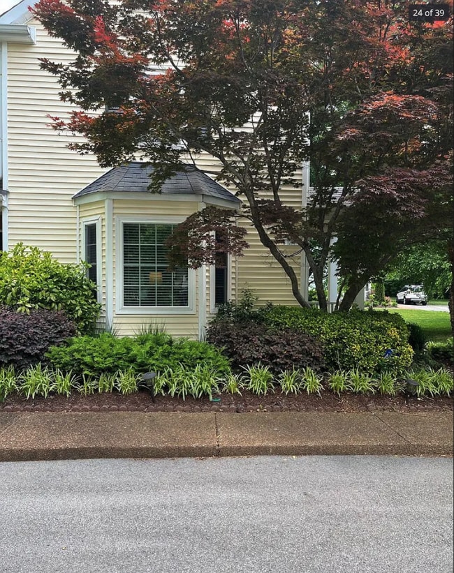 Building Photo - "Charming 2-Bedroom Retreat in Franklin with 1.5 Baths and Cozy 1244 Sq Ft Layout!"