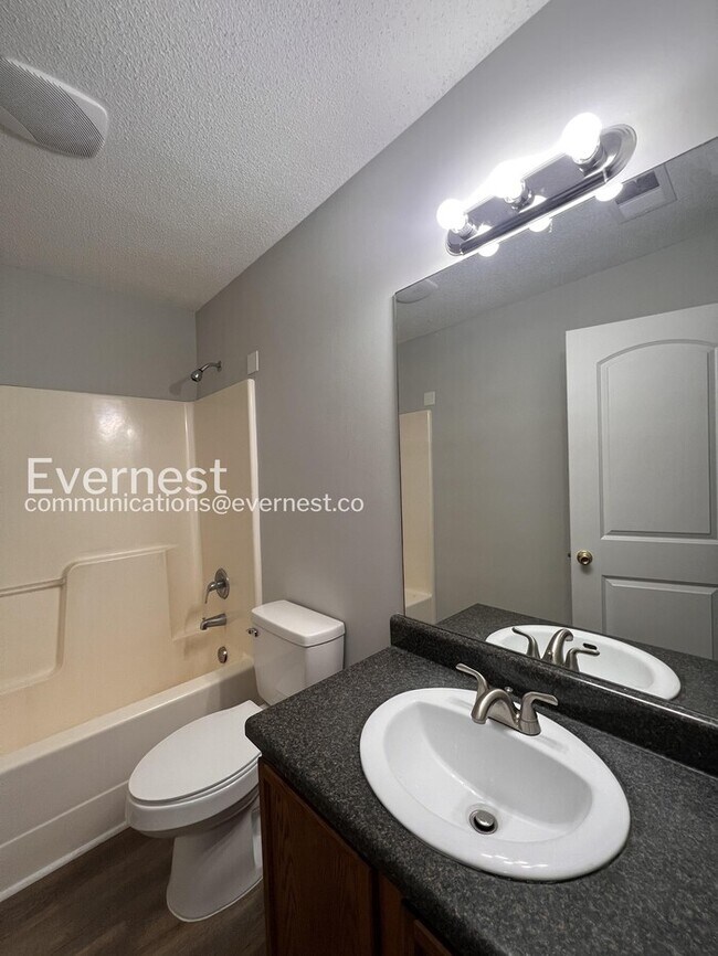 Building Photo - 3 Bed, 2 Bath Home with Garage / Pet-Friendly / Coming Soon!