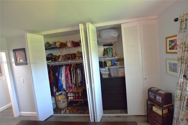 Building Photo - 2572 Emory Dr W