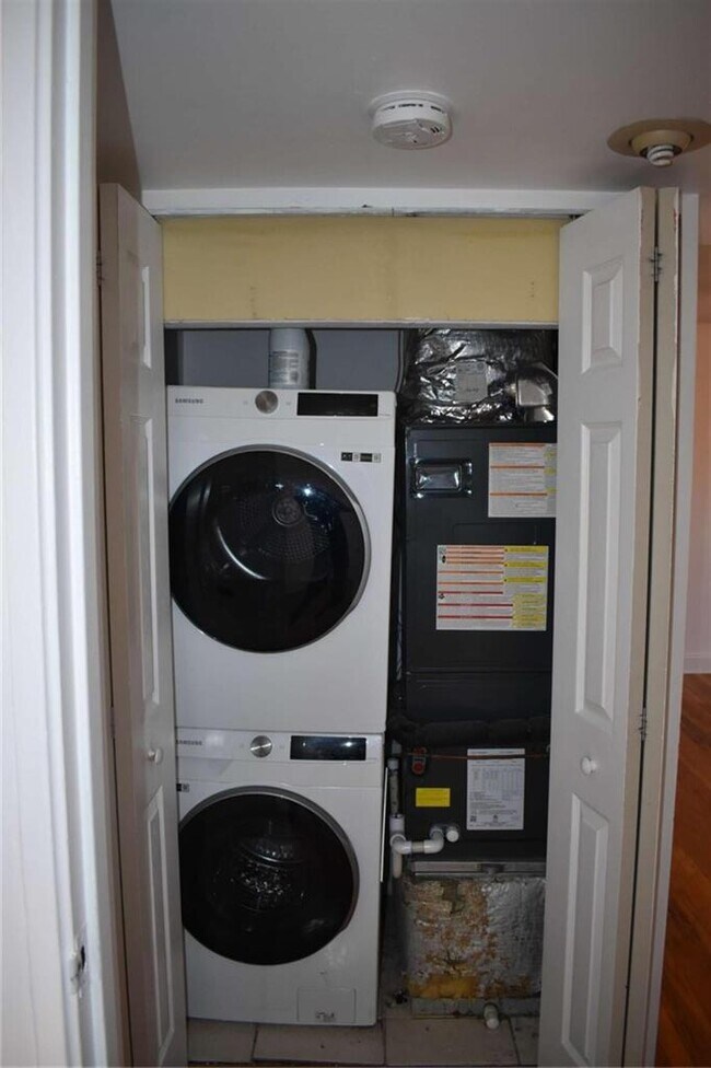 Building Photo - 24 Daniel St SE