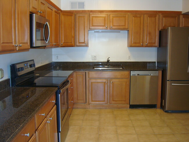 Kitchen - 3800 Powell Ln