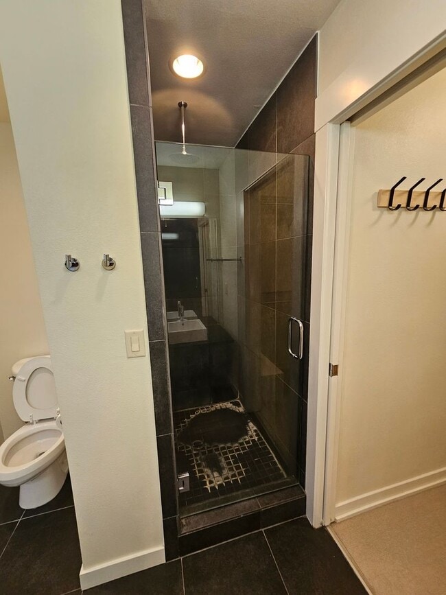 Building Photo - MOVE IN SPECIAL! 1/2 OFF FIRST MONTH'S REN...