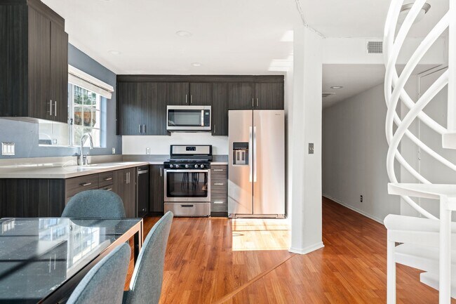 Building Photo - 10777 Ashton Ave