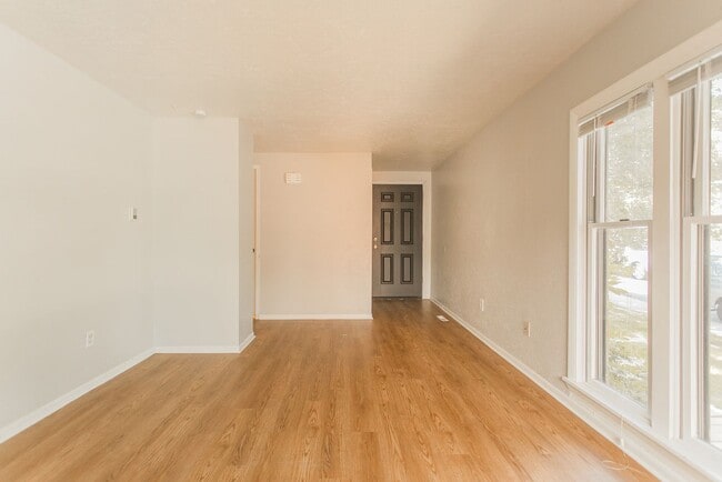 Building Photo - 604 Marine St