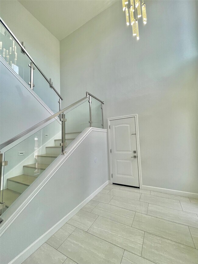 Building Photo - 6000 Sugar Hill Dr