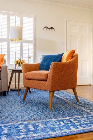 Living Room - 1290 Devon Ave