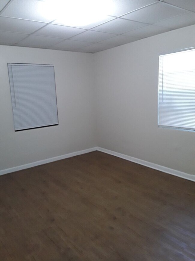 Building Photo - Great location two bedroom one bath with a...