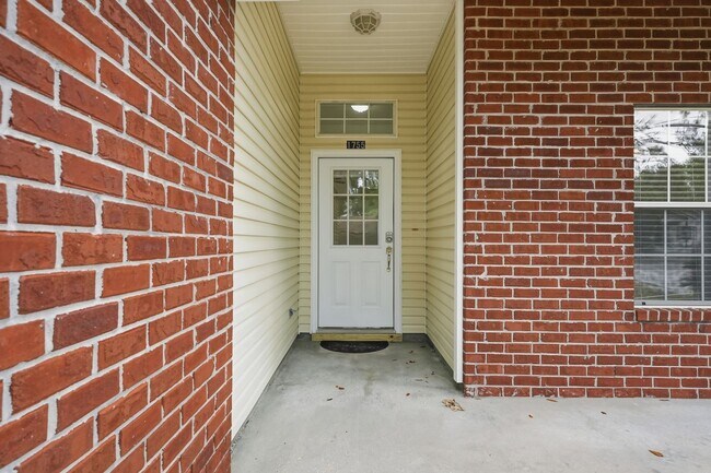 Building Photo - Renovated Home in Niceville!