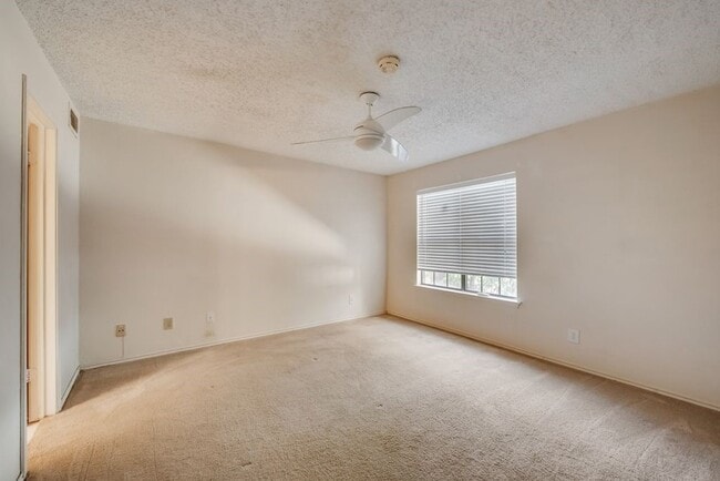 Building Photo - 336 Melrose Dr