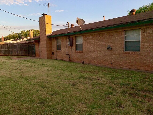 Building Photo - 4309 Bob O Link Dr