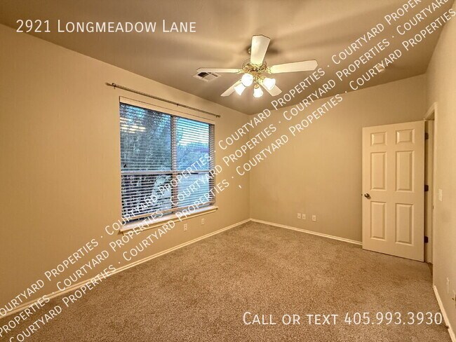 Building Photo - 2921 Longmeadow Ln
