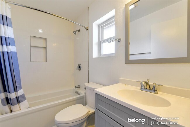 Building Photo - 720 Waterloo St