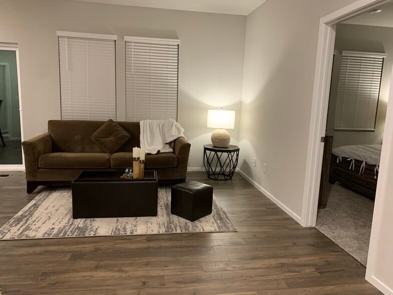 living room - 3242 N Stanley Rd