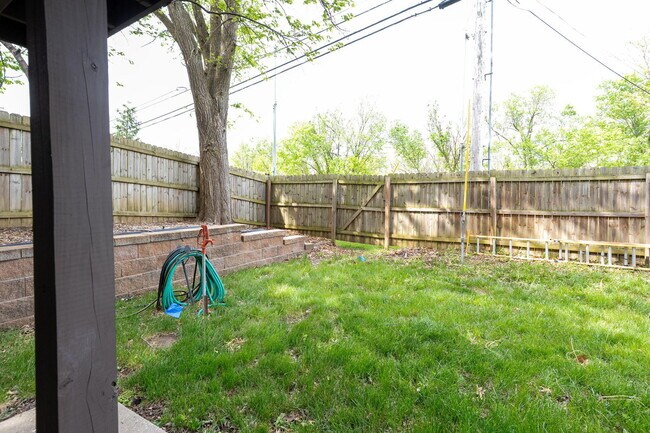 Building Photo - 2200 Bushnell Dr