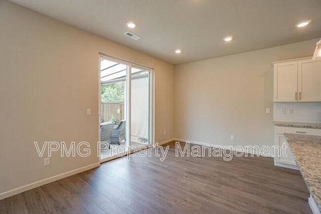 Building Photo - 11603 NE 138th Ave