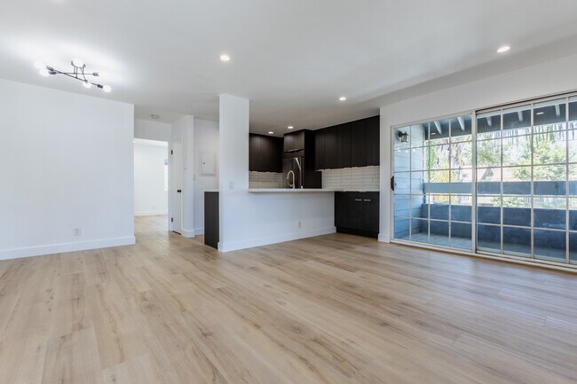 Building Photo - 20930 Parthenia St
