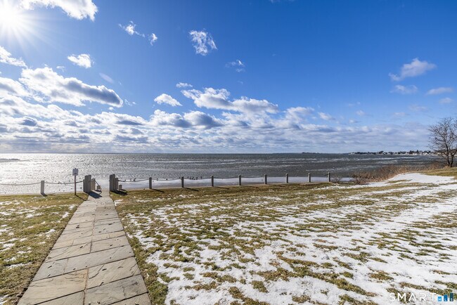 Building Photo - 185 Melba St