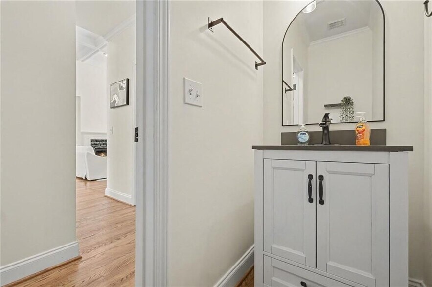 Building Photo - 4315 Rosemont Dr