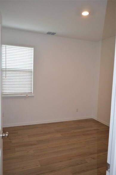 Building Photo - 7924 Lindheimer Ln