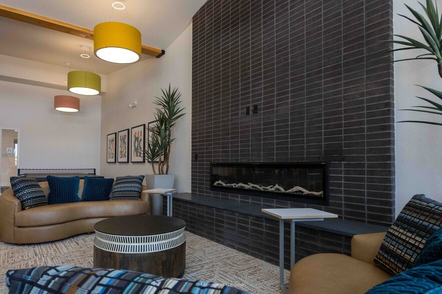 Primary Photo - Overlook at Thornton