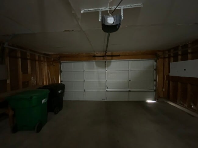 Building Photo - 3 Bedroom Single Story Home Available Near...