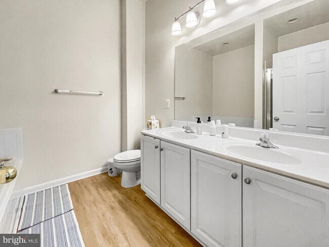 Building Photo - 12 S Exeter St