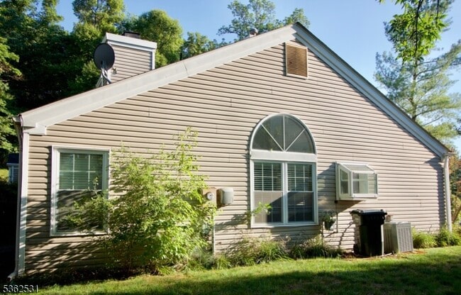 Building Photo - 395 Terrace Ln