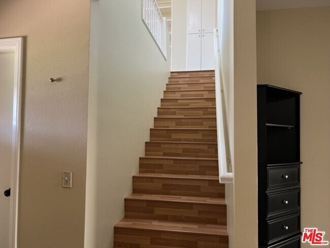 Building Photo - 729 Kenmore Cir