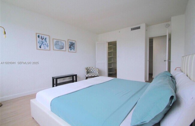 Building Photo - 1500 Bay Rd