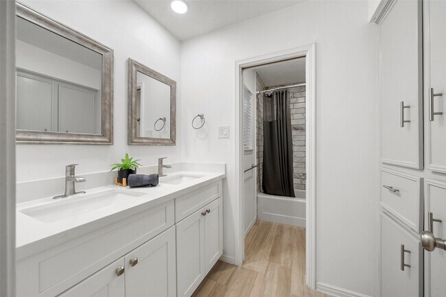 Building Photo - 1912 Foxtail Pl