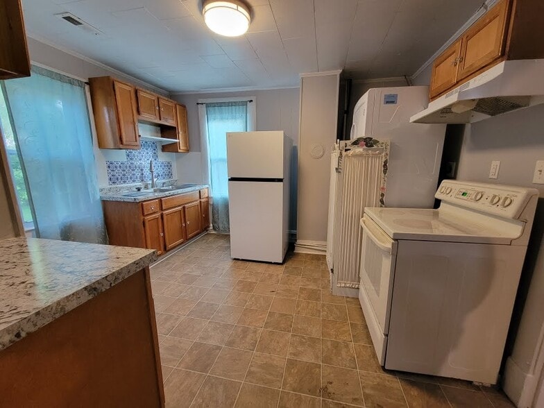 kitchen - 739 Pocahontas Pl