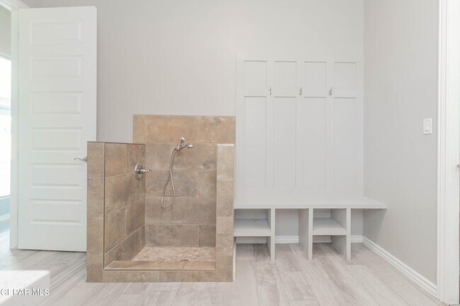 Building Photo - 864 Lemington St