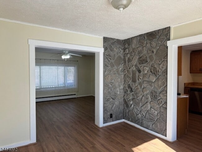 Building Photo - 44 Oak St