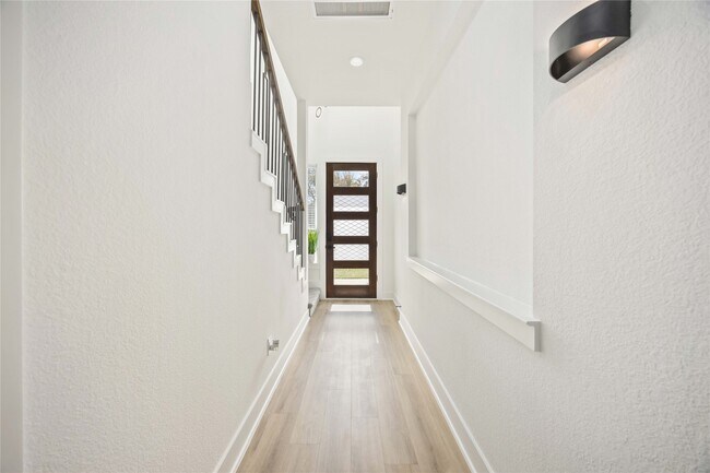 Building Photo - 964 Lucky St