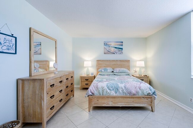 Building Photo - 825 Egret Cir