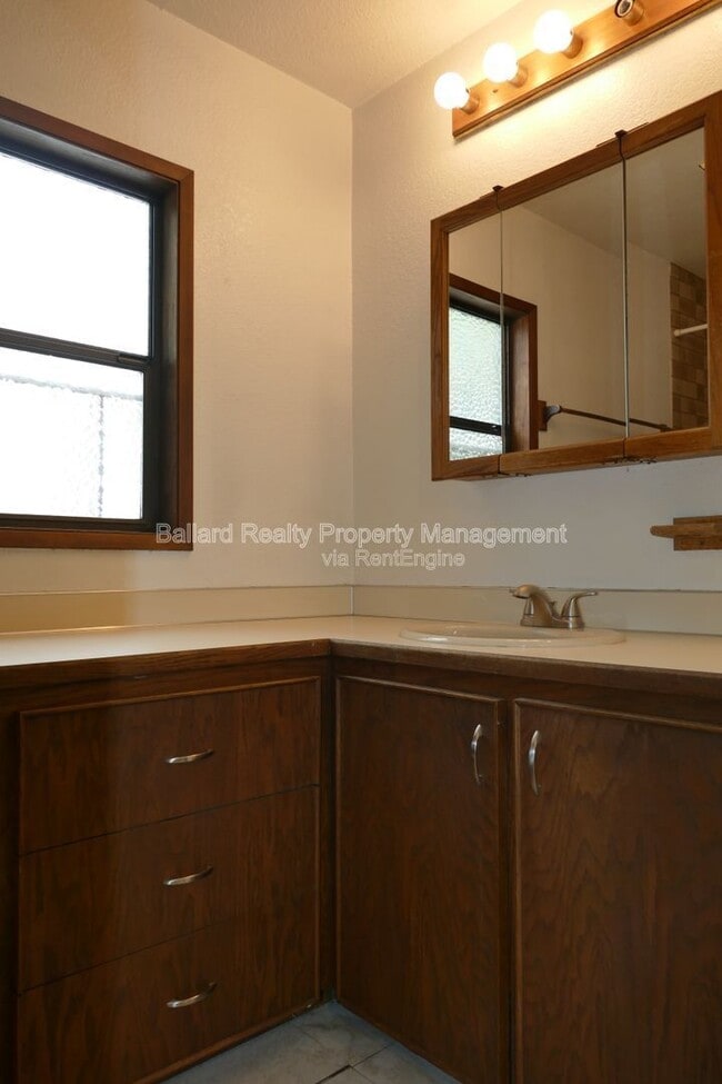 Building Photo - 1615 N 38th St