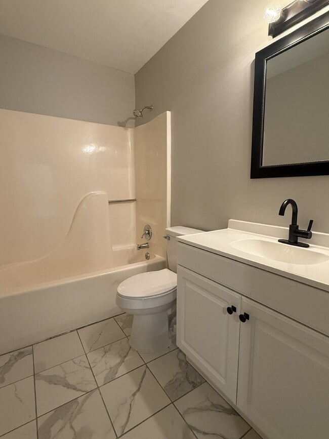 Building Photo - "Cozy 2-Bed Condo in Huntsville with Firep...