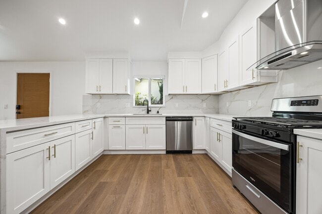 Building Photo - 212 W 64th St