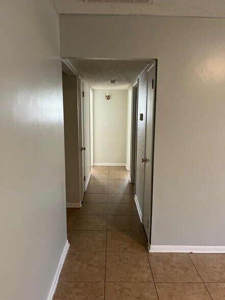 Building Photo - 13605 Greystone Ave