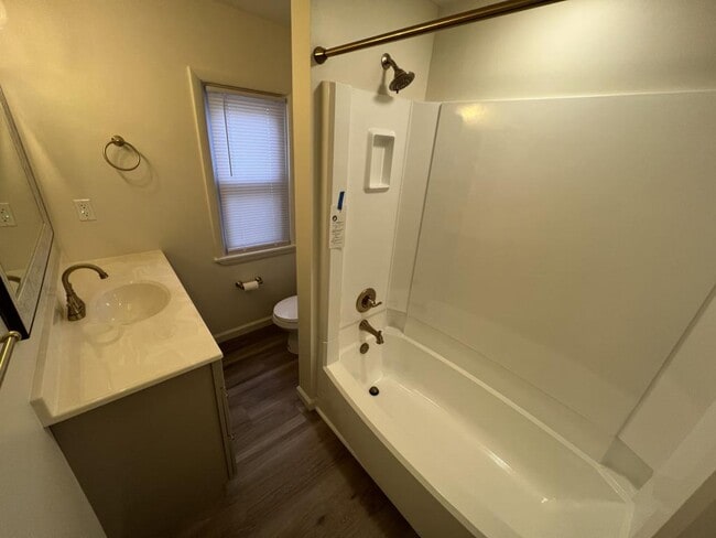 Building Photo - 9 W 2nd Ave