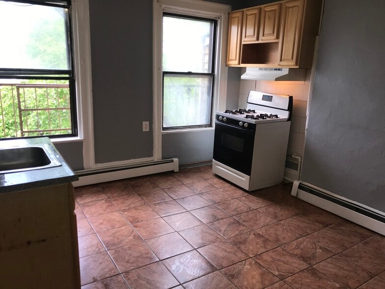 Building Photo - 16 Westervelt Pl