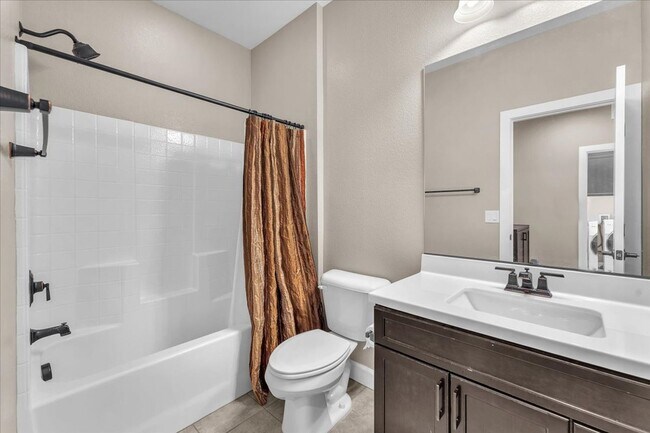 Building Photo - 4-Bedroom Tuscany Townhome with Strip & Golf Course Views
