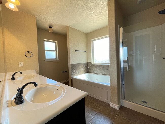 Building Photo - 601 W Little Dipper Dr