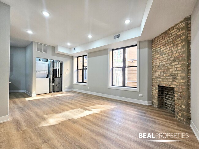 Building Photo - 438 W Belden Ave