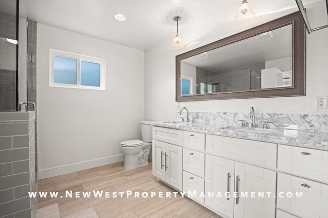 Building Photo - Exquisite Pacific Beach 4 bedroom located on a quiet cul-de-sac in the coveted Floral Terrace com...