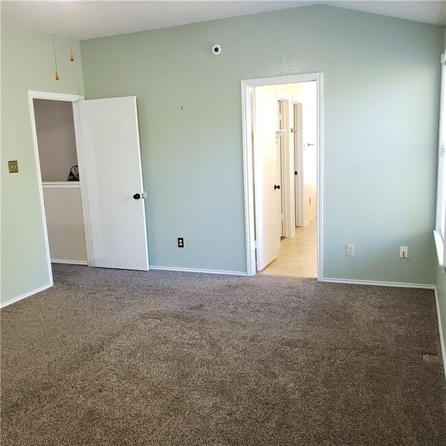 Building Photo - 8440 Fern Bluff Ave
