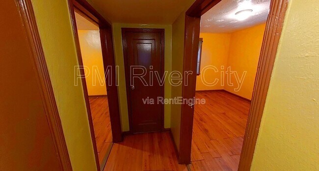 Building Photo - 237 E 21st St