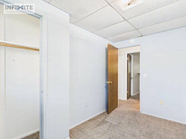 Building Photo - 323 N 16th Ave